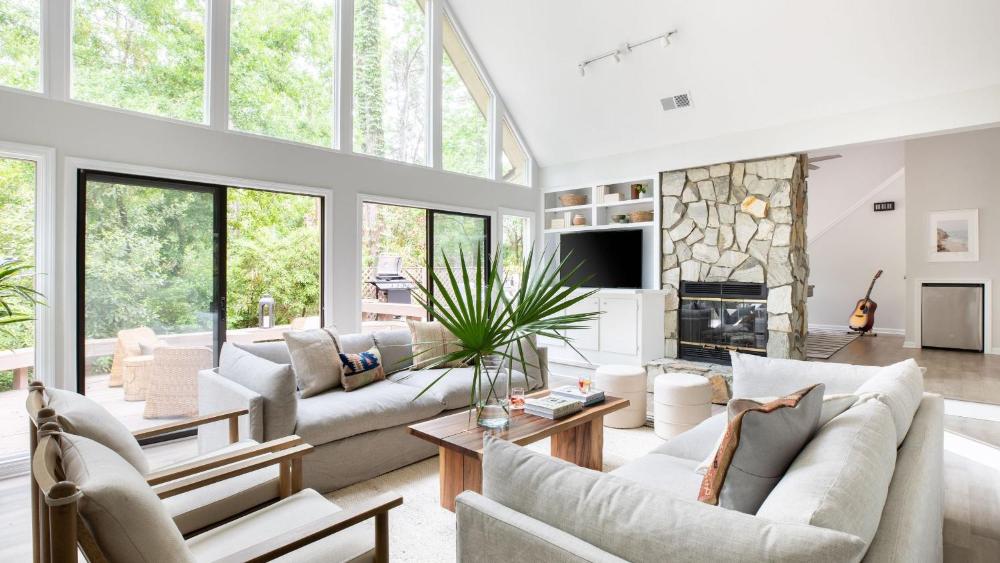 Sea Pine by AvantStay Private Modern Home Surrounded in Lush Greenery Close to Beach